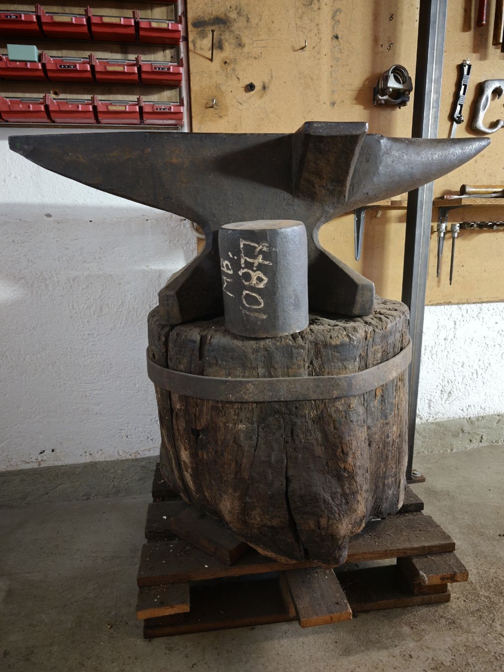 Outils anciens: Grosser Amboss – D'occasion à Auslikon par Fastro 1