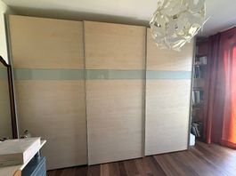 Armadio con 3 porte scorrevoli 303x65x236 cm (Pfister)
