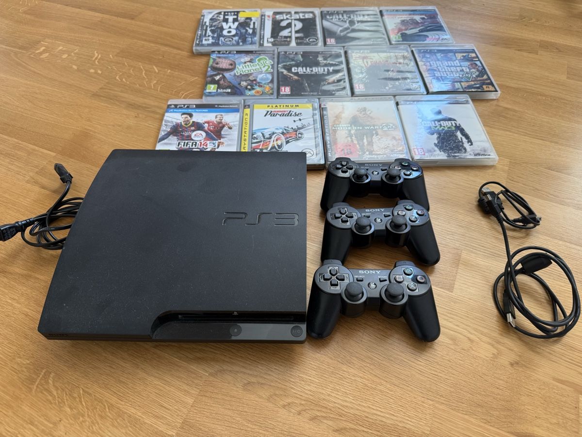 Sony Consoles: PlayStation 3 (PS3) mit 3 Controller & Games – D'occasion à Tagelswangen par Mantii