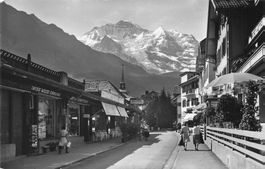 Wengen (BE) Dorfstrasse mit Jungfrau