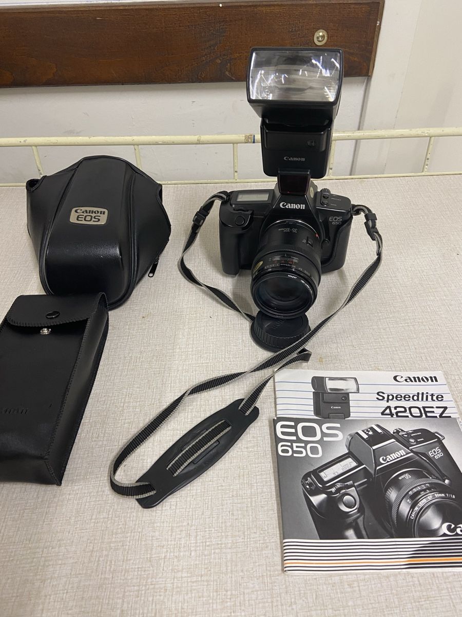 Canon Fotocamera: Canon EOS 650 Kamera mit Blitz – Usato da Dietikon venduto da brocki-eyra 5