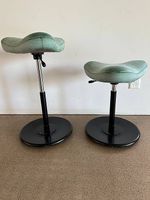 Ergonomischer Stehhocker-Drehstuhl Stokke