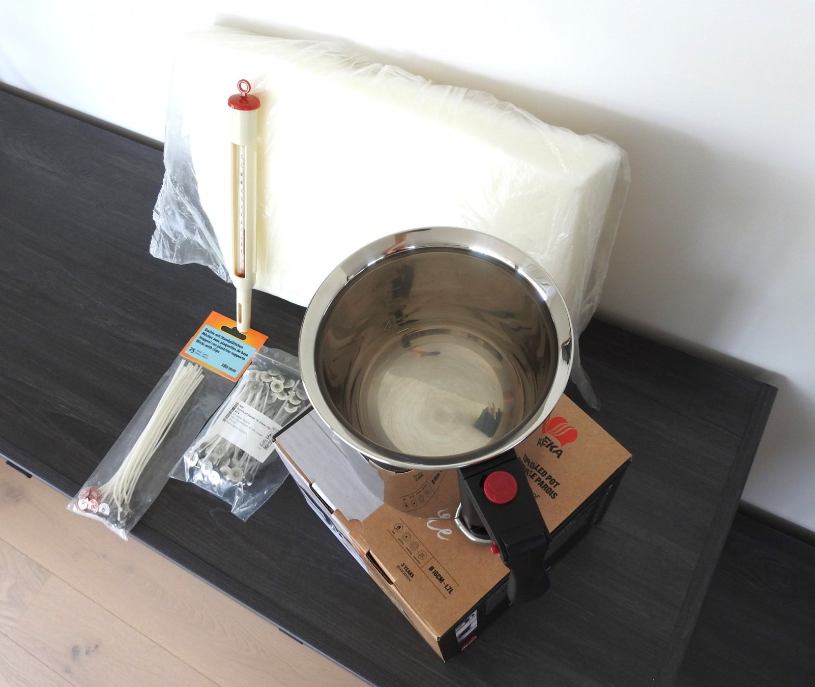 Candele: Set: Wachsschmelztopf, 3.5 kg Wachs, Dochte, Thermometer – Usato da Büttenhardt venduto da LexyMara 1