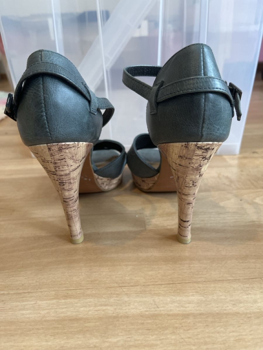 Damenschuhe: Highheel Sandalen Gr 37 – Gebraucht aus Zürich von Deyaso 2