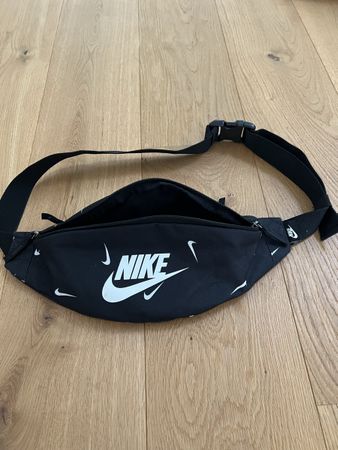 Nike Hüfttasche, Bauchtasche