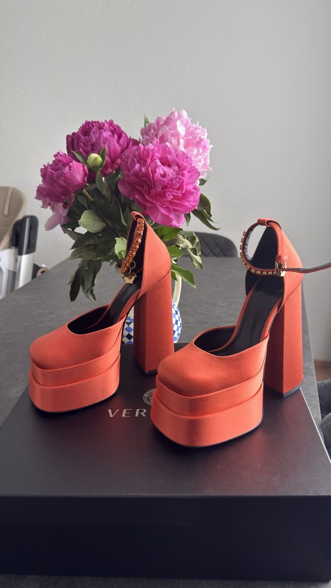 Versace Damenschuhe: Versace Medusa heels 36,5 size  – Neu und originalverpackt aus Luzern von kny_ldn8