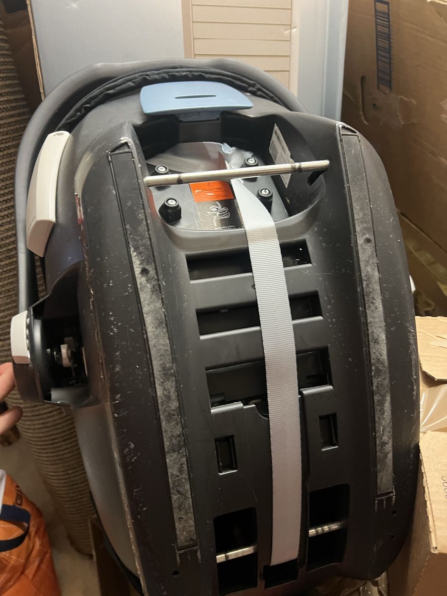Chicco Auto-Kindersitze: Chic o siège bébé avec base Isofix – Gebraucht aus La Neuveville von Osephaishvili 1