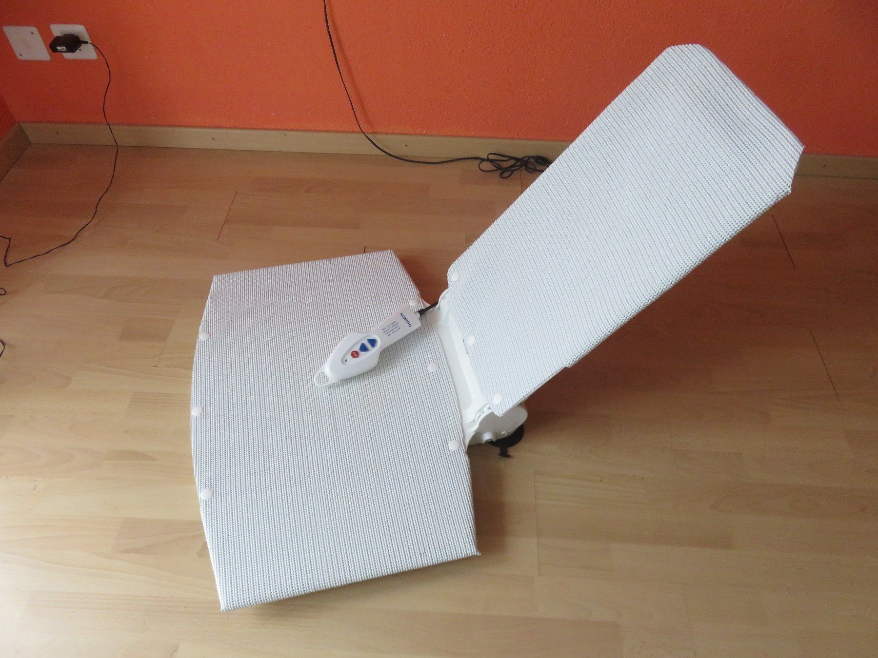 Attrezzature mediche: Badewannenlifter Aquatec Orca – Usato da Turgi venduto da Hdur 3