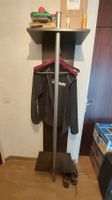 Garderobe, schmal. Ideal für kleines Entrée