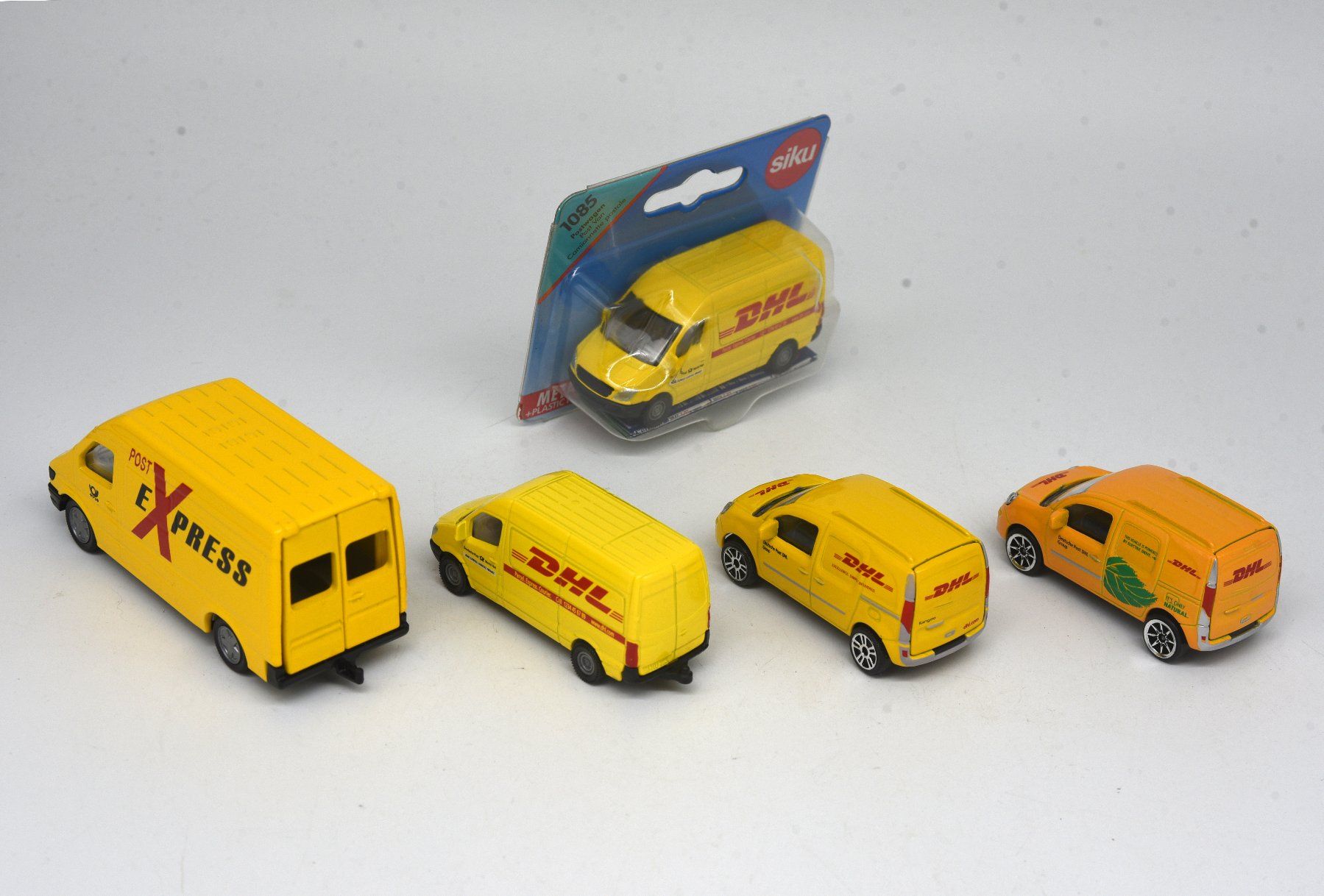 Siku Modellini d'auto: DHL Delivery Vans (Siku + Majorette) – Usato da Ostermundigen venduto da archeopteryx 3