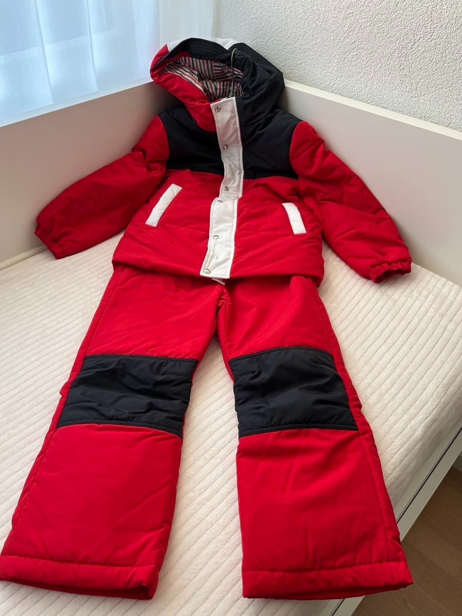Anzüge: Kinderskianzug 8 Jahre – Gebraucht aus Arlesheim von JSBS
