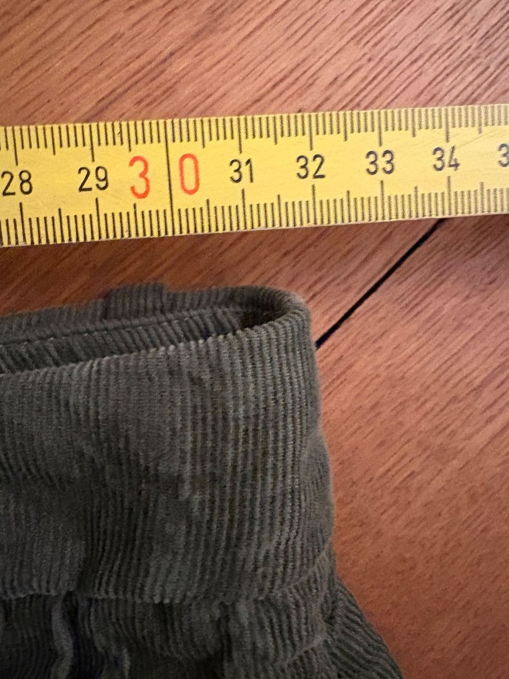 Cos Pantaloni: Barrel Cordhose von COS, Gr. 34 – Usato da Zürich venduto da triangular 2