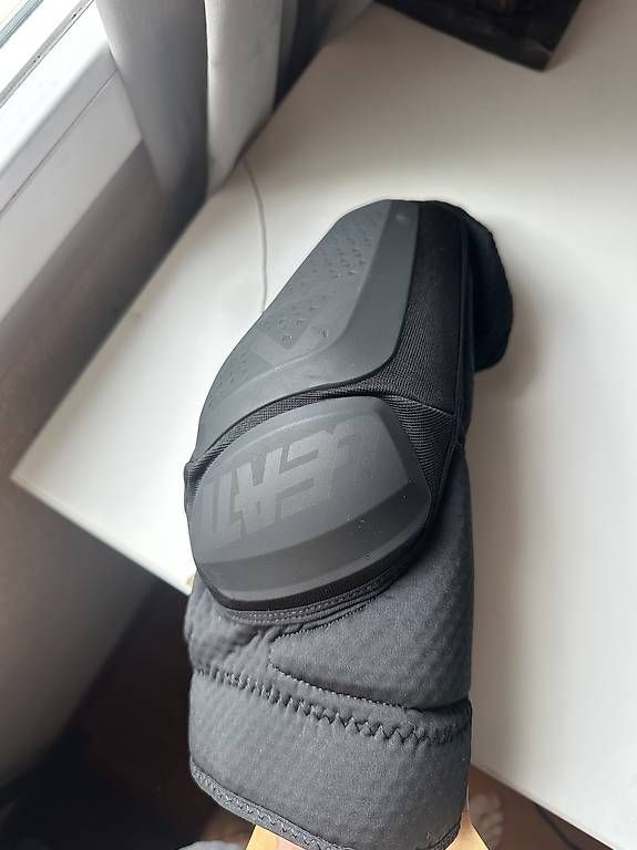 Schutz & Schoner: Leatt Knee Guards – Neu und originalverpackt aus Muri AG von ron_97s5 1