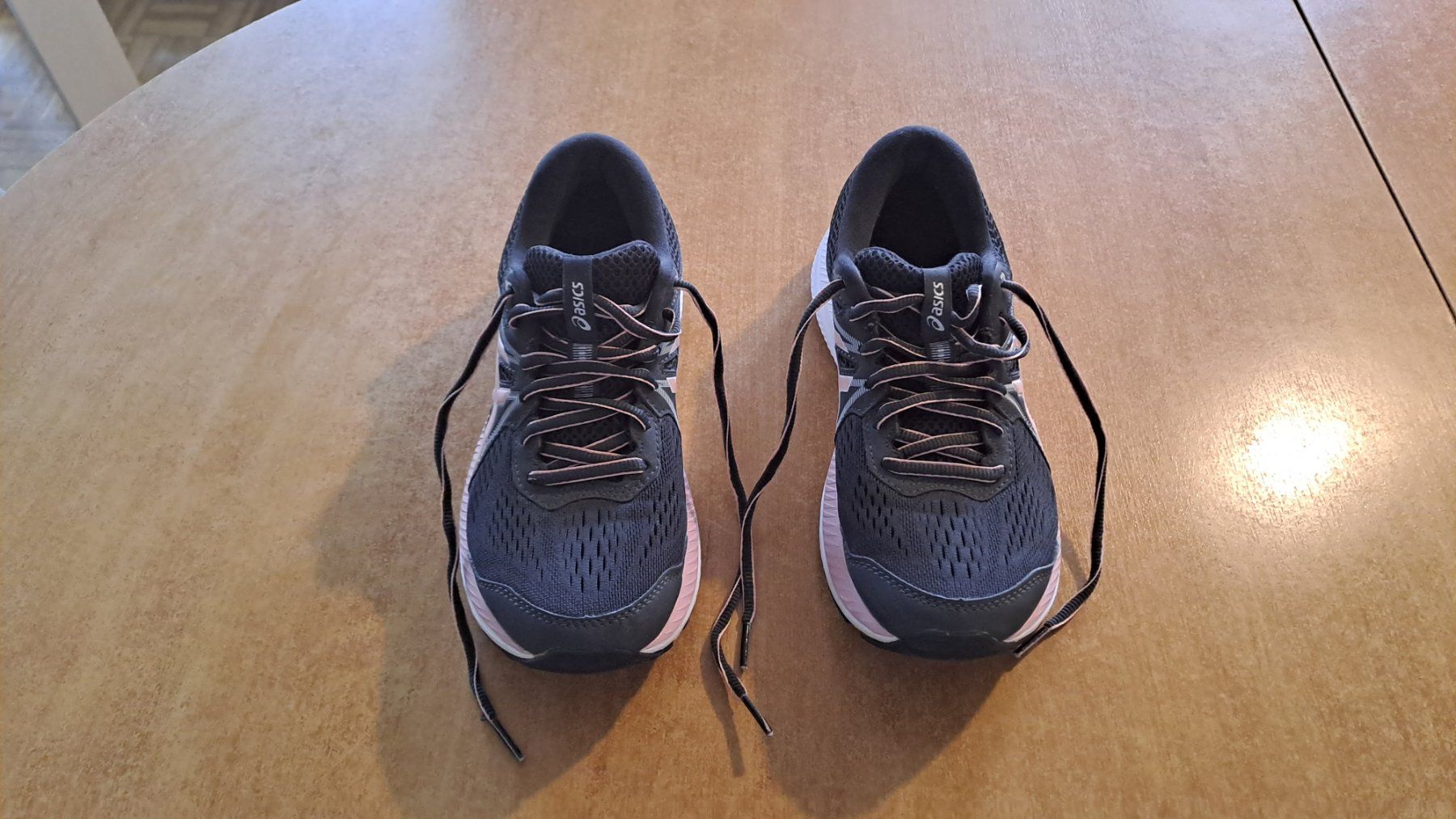 Scarpe da donna: Chaussures de sport Asics – Usato da Renens VD venduto da Pflea