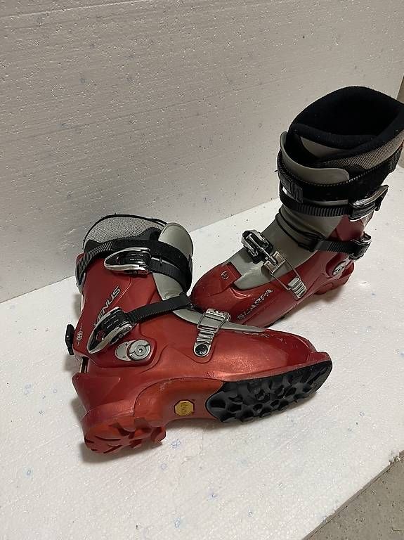 Scarpe da uomo: Chaussures randonnée Scarpa Vénus  – Usato da val d'illiez venduto da Oubien1 2