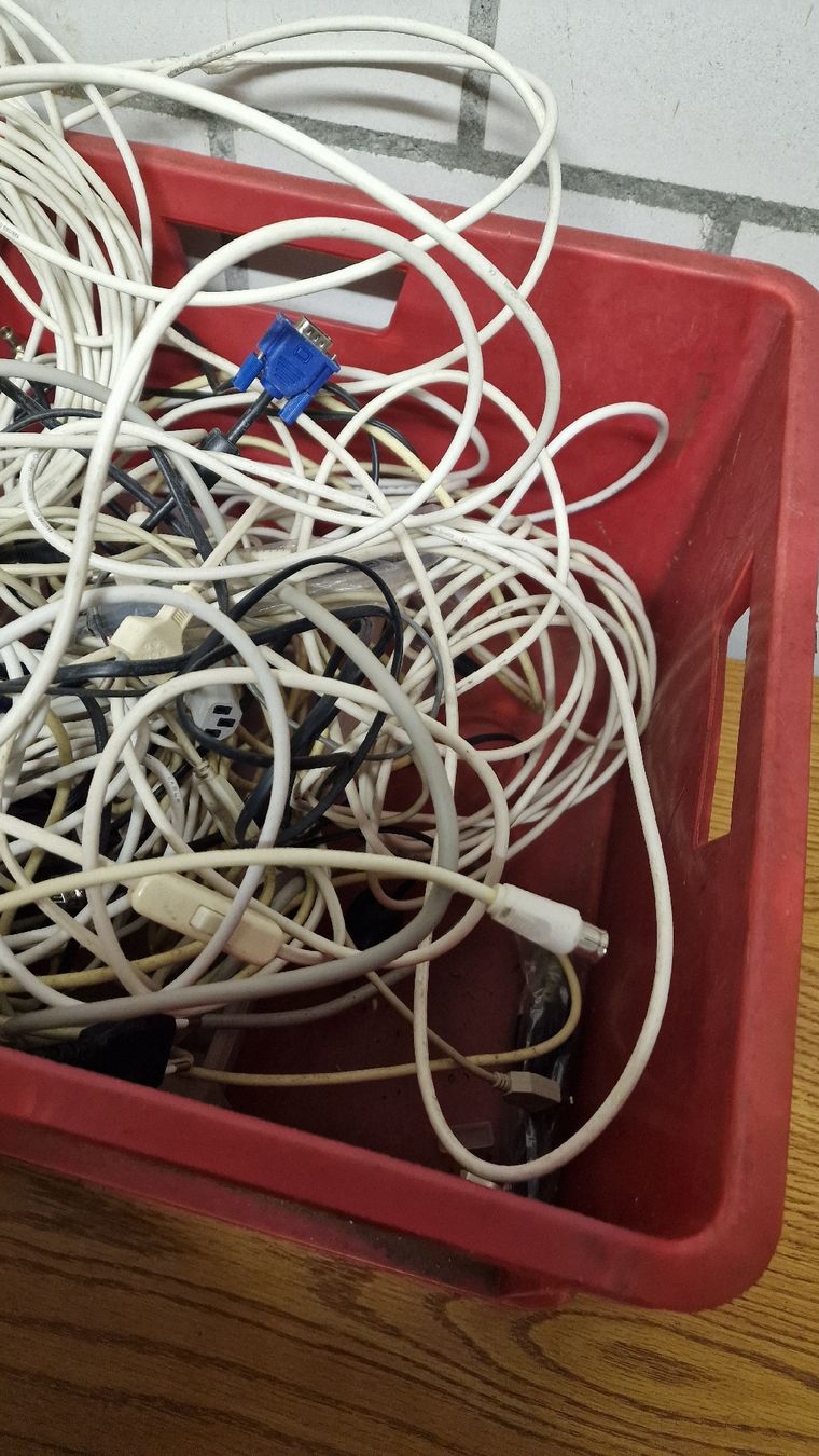 Cavi: Div Kabel günstig abzugeben – Usato da Urtenen-Schönbühl venduto da Saints67 2
