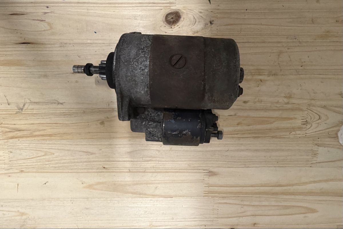 VW Tutti pezzi di ricambio auto: Anlasser VW Golf 1 Cabrio – Difettoso da Vilters venduto da 5111984
