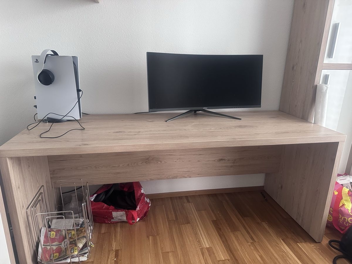 Bureaux: Schreibtisch Holzoptik – D'occasion à Frauenfeld par Sama_12