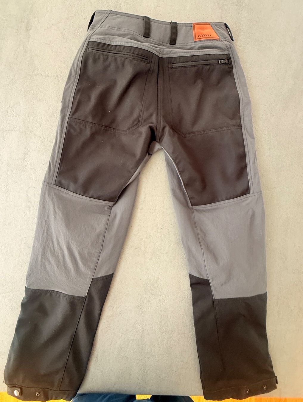 Klim Pantaloni: KLIM Switchback Cargo Motorradhose, original und ungetragen – Nuovo (secondo la descrizione) da Schwellbrunn venduto da Swisscosmopolit 1