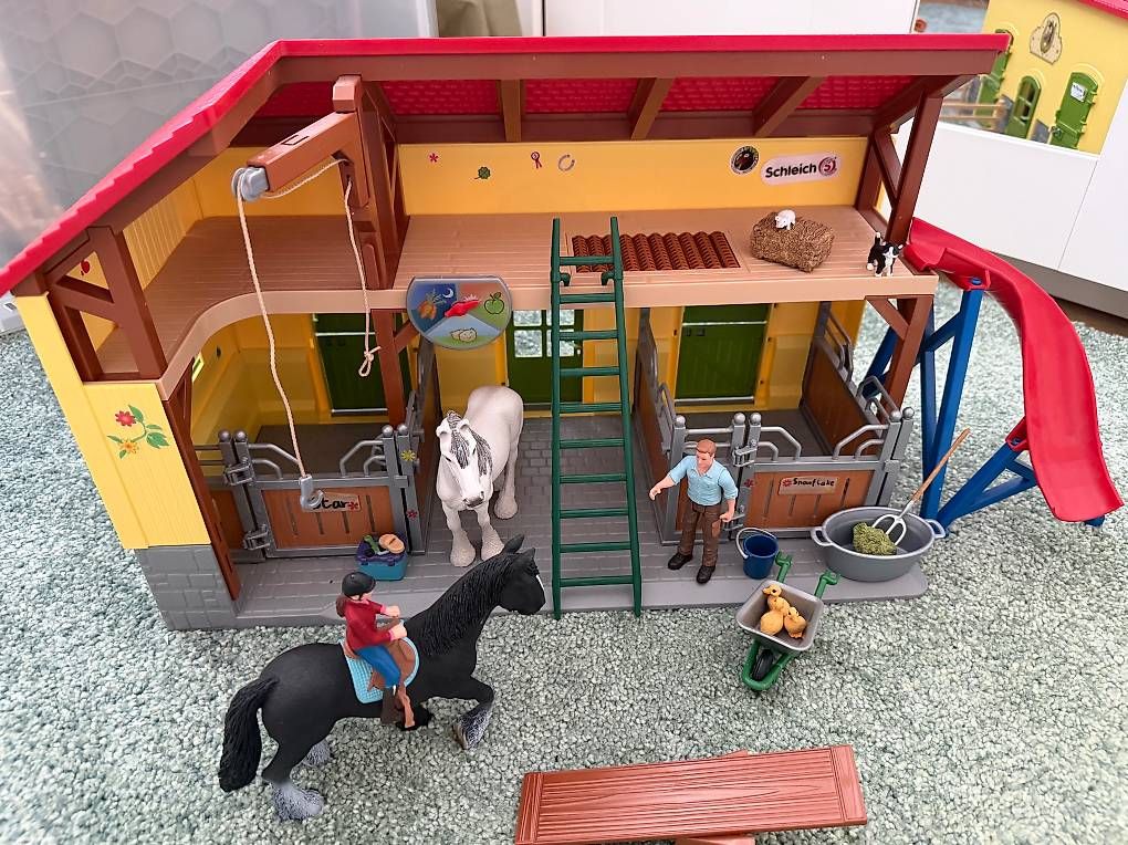 Giocattoli: Schleich Pferdestall – Usato da Steinach venduto da Susansung