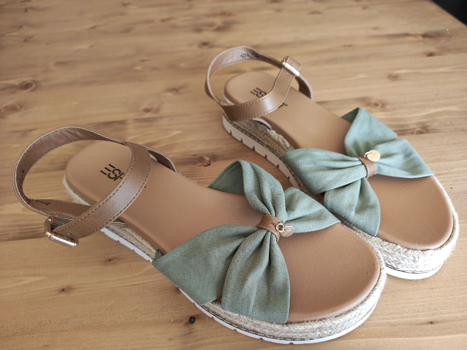 Scarpe da donna: Sommerschuh von Esprit NEU – Nuovo (secondo la descrizione) da Flawil venduto da minggeli83