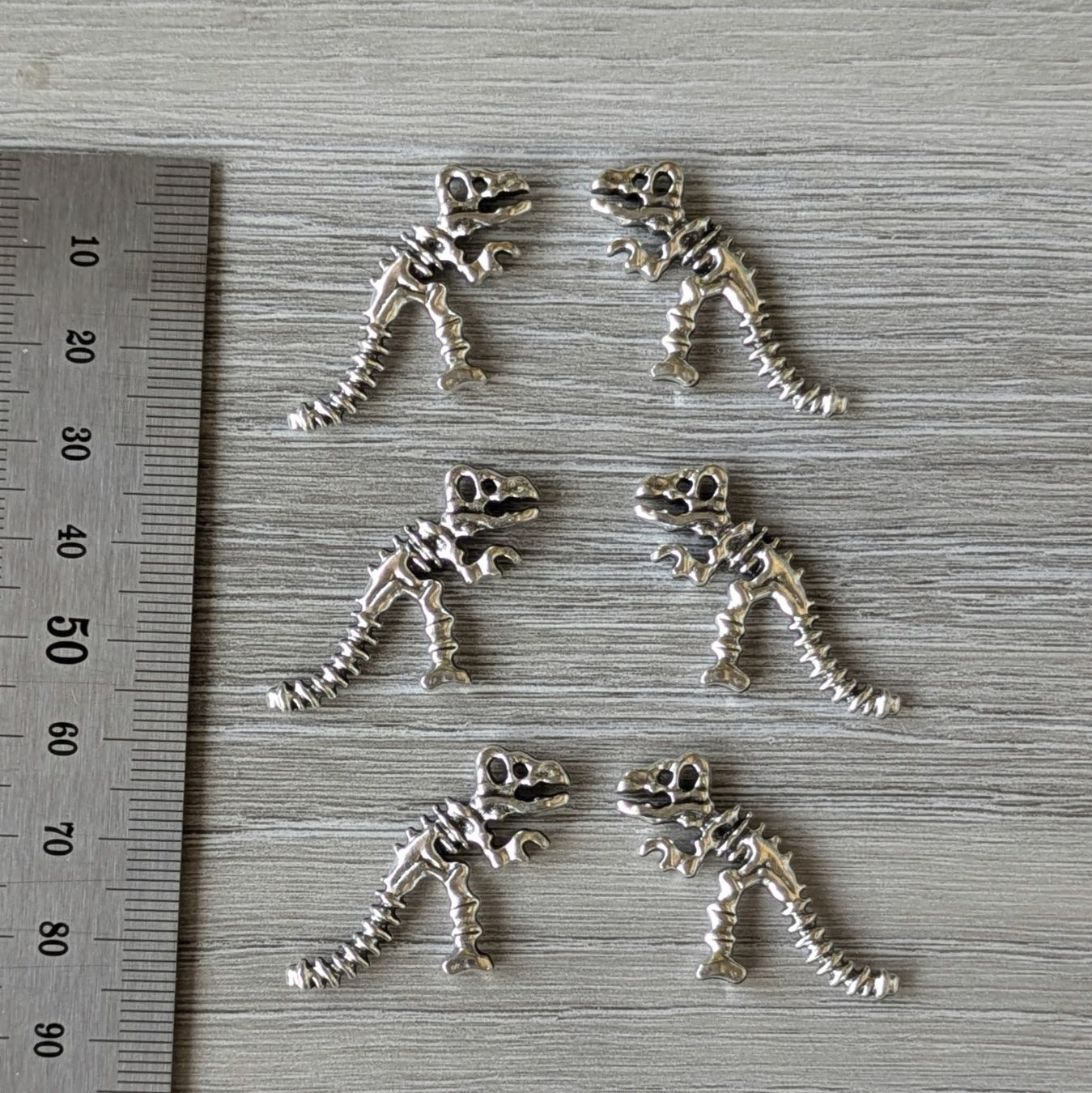 Ciondoli: CHARM squelette dinosaure 🦖 – Nuovo (secondo la descrizione) da Orsieres venduto da ind_cyg6 1
