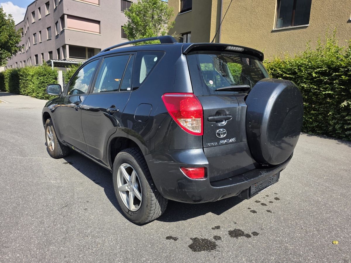 Toyota Automobili: Toyota Rav-4 4WD 2.0 Benzin – Usato da Domat Ems venduto da qen_7mfm 2