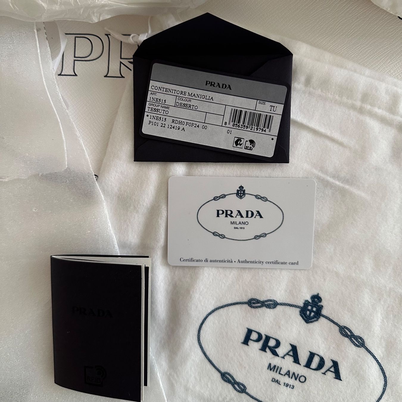 Prada Sacs femmes: Prada Re-Edition 2000 Beige – Neuf (Voir description) à Zürich par Nomase10. 4