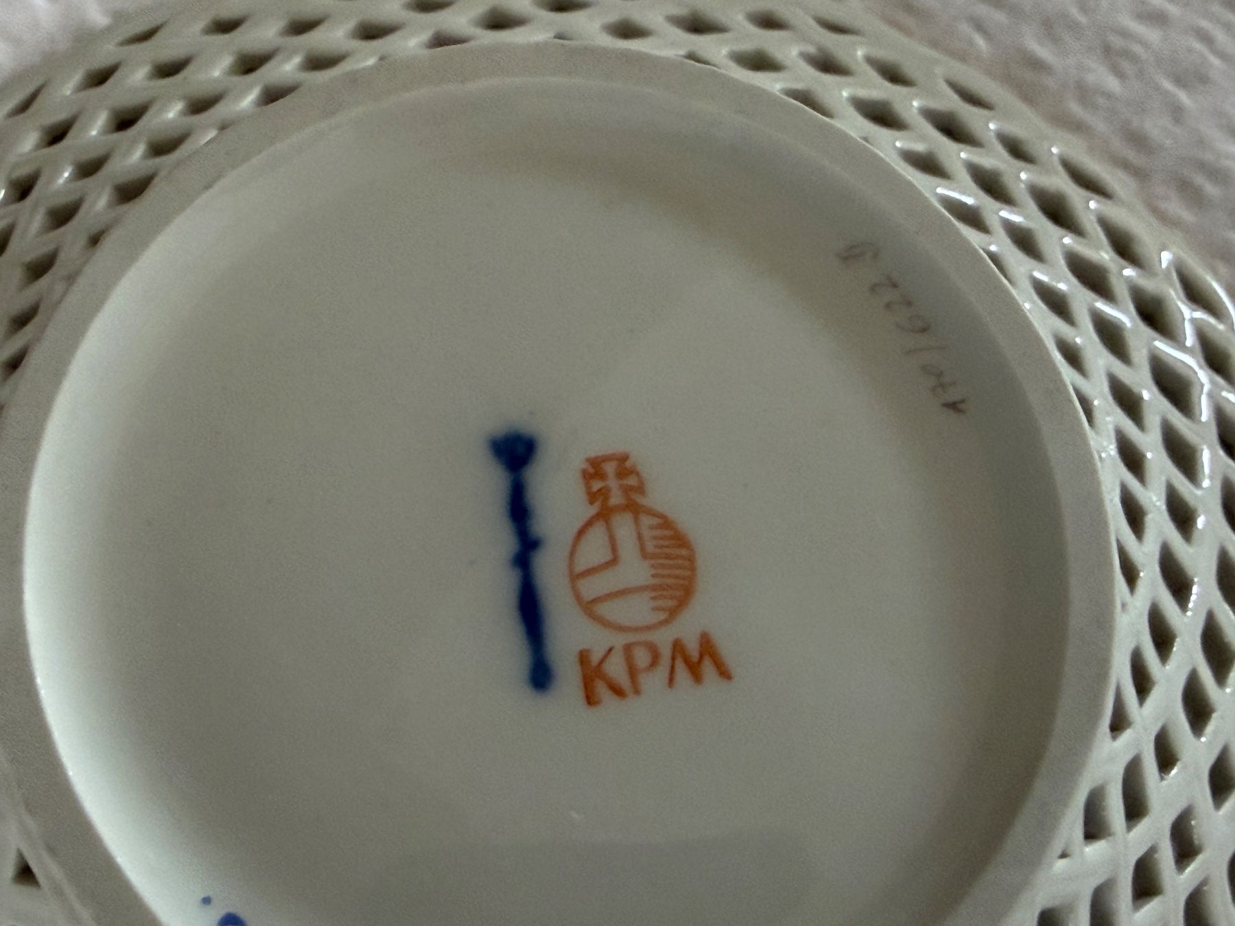 KPM Schalen: KPM Konfekt Schale / Korbchen, Blumendekor, Top Zustand! – Gebraucht aus Neuhausen am Rheinfall von kou_bwj7 1