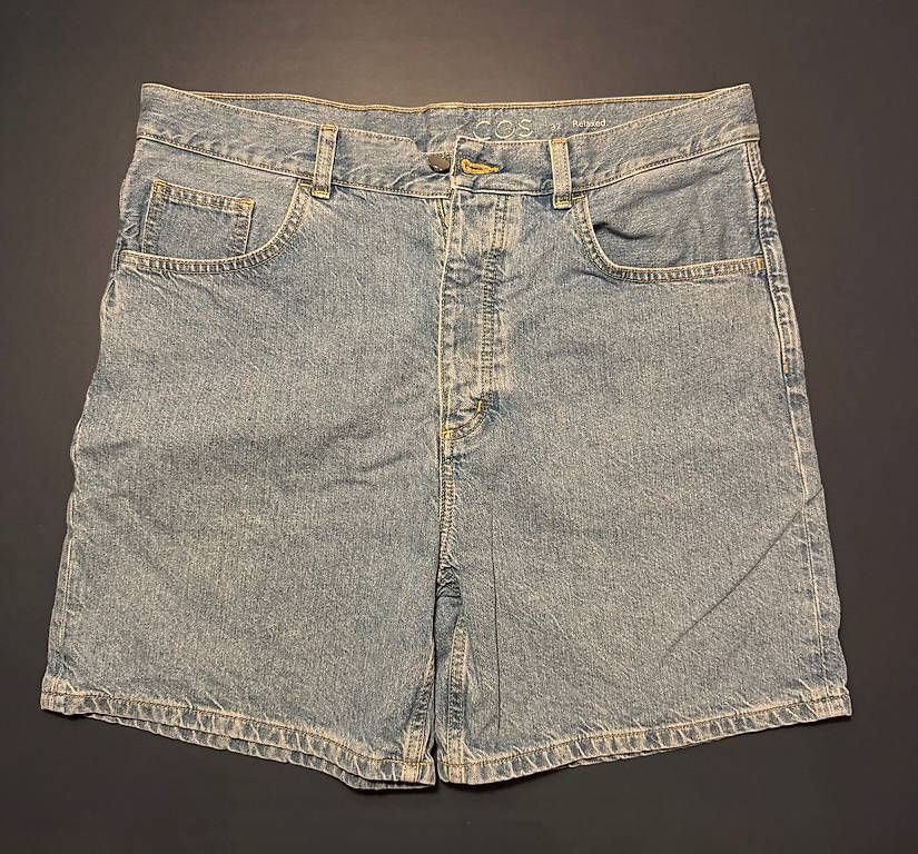 Jeans: COS Shorts Jeans / Denim 32 Relaxed hellblau – Usato da Bern venduto da samuelmeier94