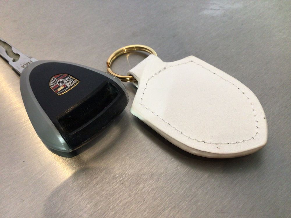 Porsche Schlüssel Anhänger Leder weiss - NEU