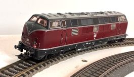 TRIX H0 Digital= ältere DB 221 137-3 Diesellok - rot-grau