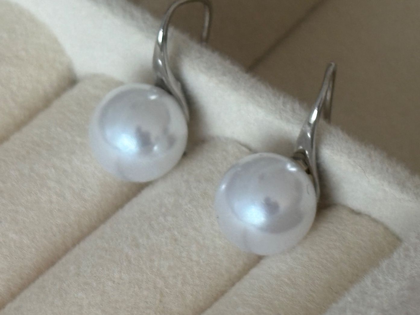 Orecchini pendenti & Orecchini a lobo: Luxus Elegante Ohrstecker  Kunstperlen weiss Farbe: Silber – Nuovo (secondo la descrizione) da Biel-Bienne venduto da Roserosse13 2