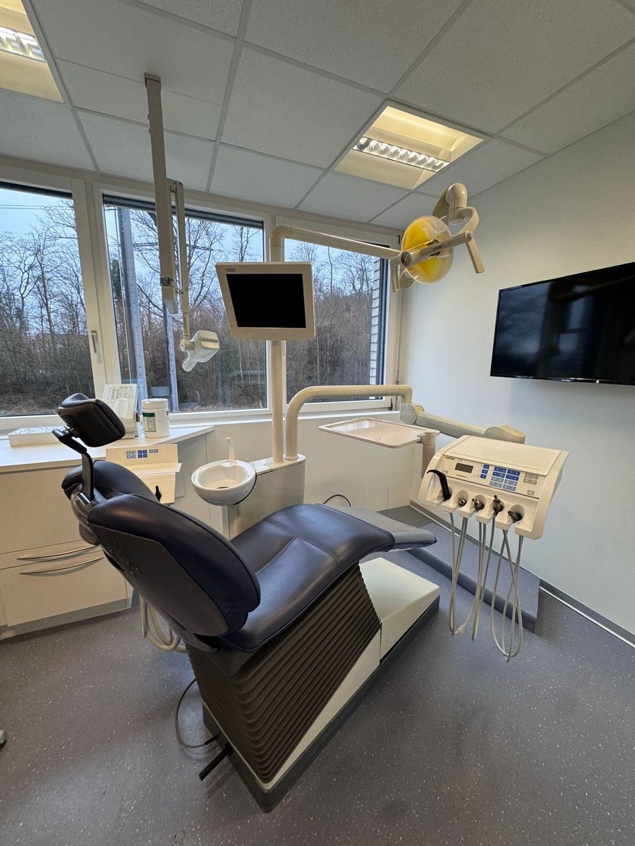 Dentsply Sirona Attrezzature mediche: Behandlungsstühle Zahnarztpraxis – Usato da Adligenswil venduto da cami9219 4