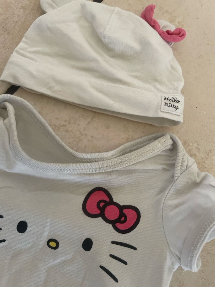 Hello Kitty Lotti & Set di vestiti: H&M Hello Kitty Sommer Set Gr. 62  4-teilig – Nuovo (secondo la descrizione) da Obergerlafingen venduto da cabo4 3