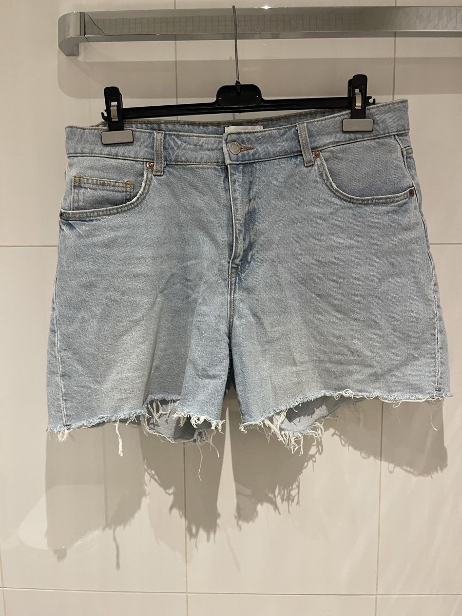 H&M Jeans: H&M Denim-Shorts hellblau Gr. 46 – Usato da Mauren venduto da toppiloppi