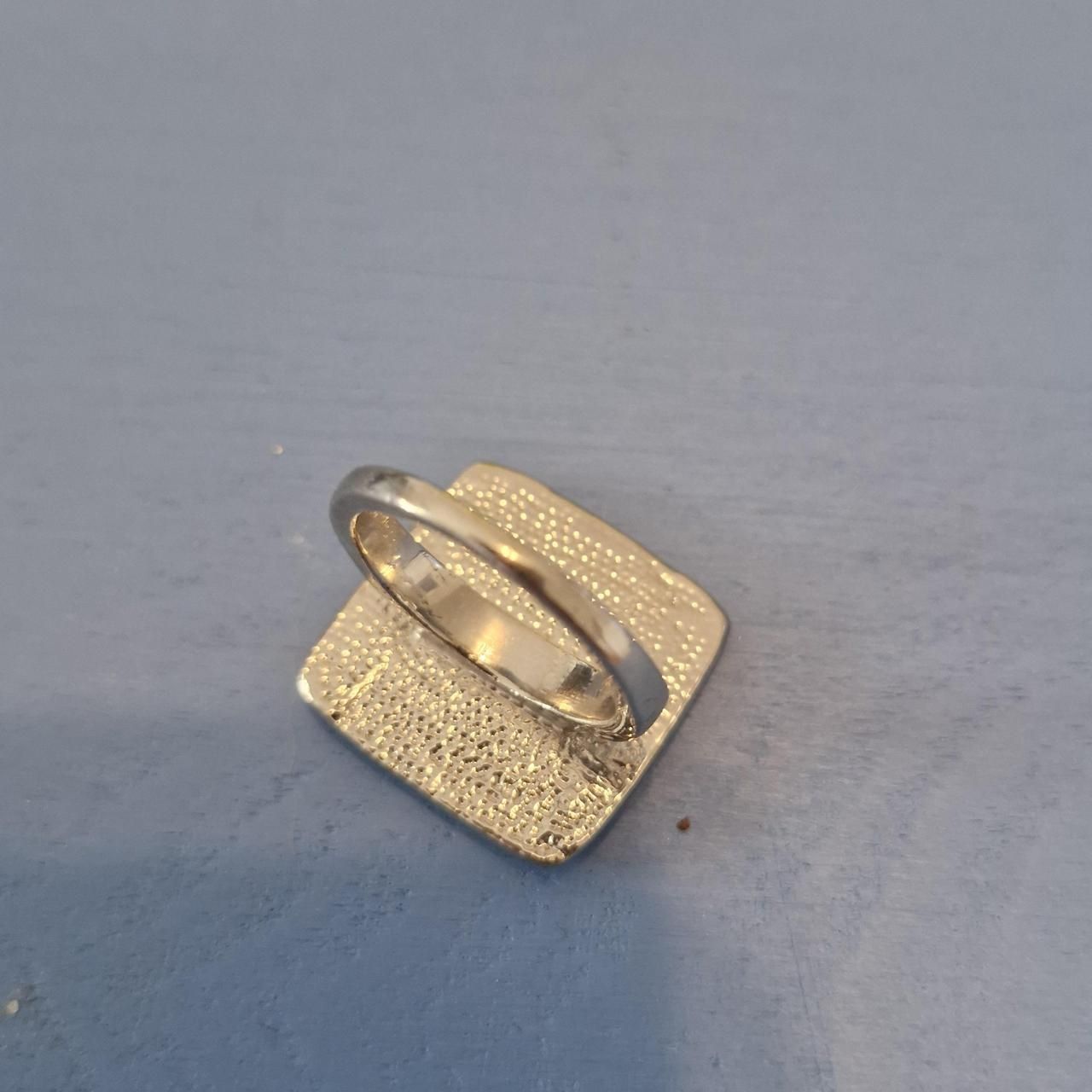 Bagues: bague carrée blanche – D'occasion à Neuchâtel par yas_zdb7 2