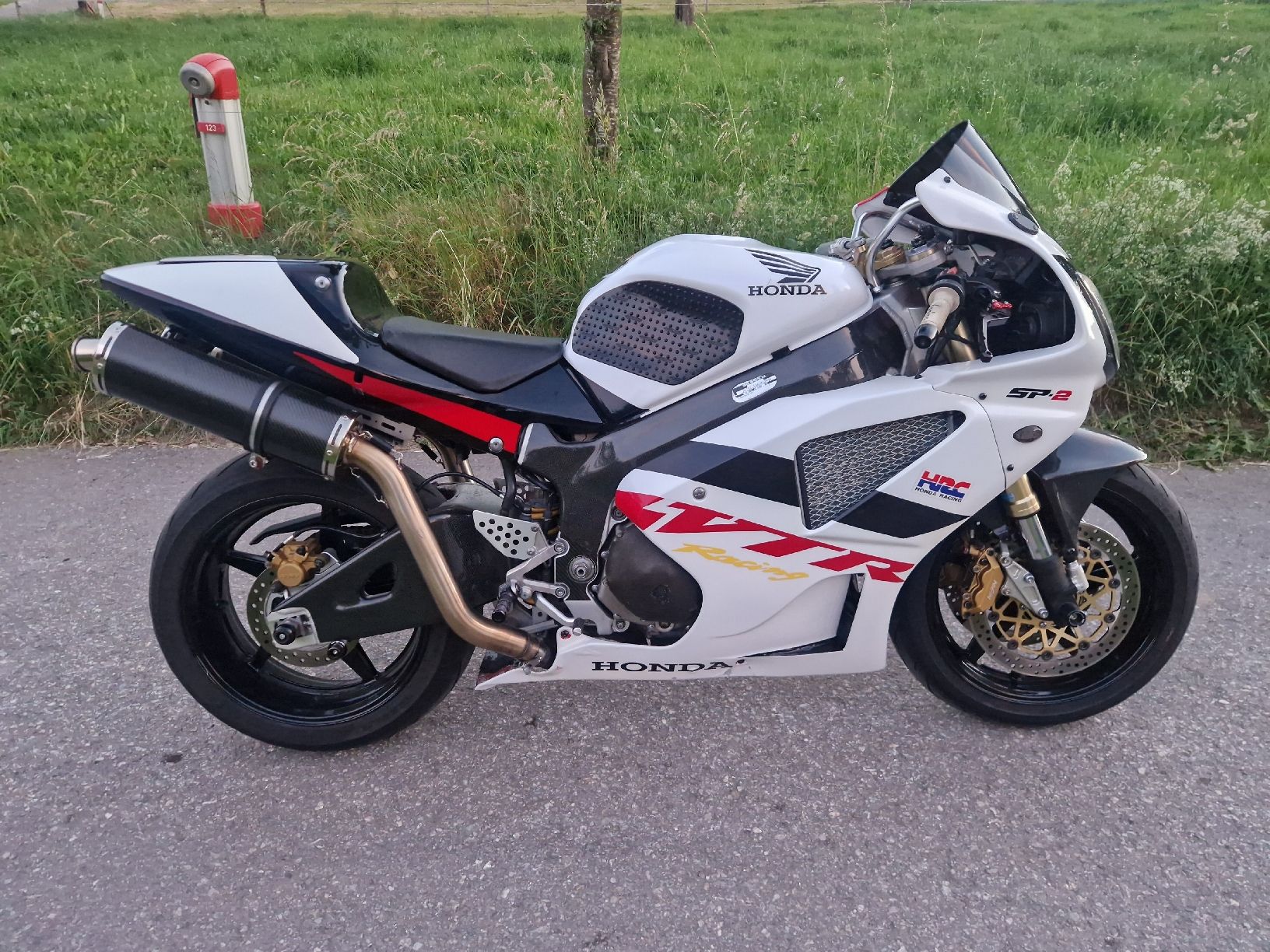 Honda Route: Honda VTR SP 2  – D'occasion à Noflen BE par kae_ng57