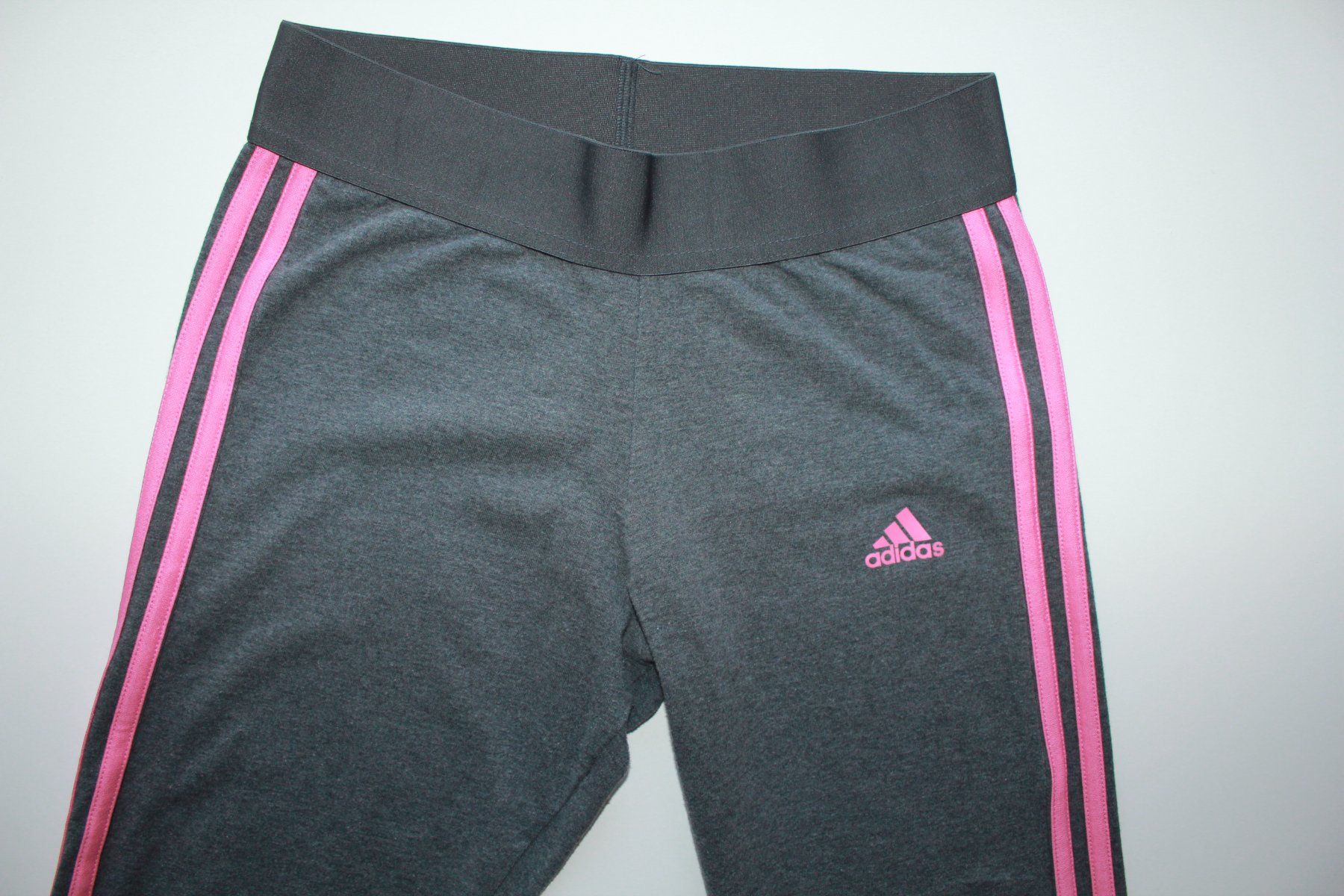 Leggings: Leggins Adidas gris t. S – Usato da Peseux venduto da Gilloss 1