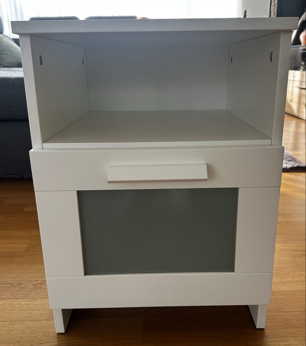 Tables de nuit: IKEA Ablagetisch – D'occasion à Ennetmoos par ObergubsEr