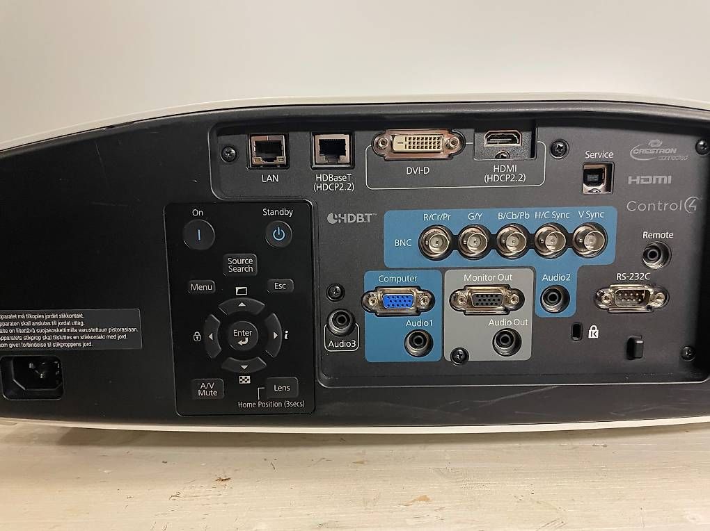 Epson Videoprojektoren: Epson EB-G7400U Profi-Beamer 850.- – Gebraucht aus Allschwil von joe_gql9 4