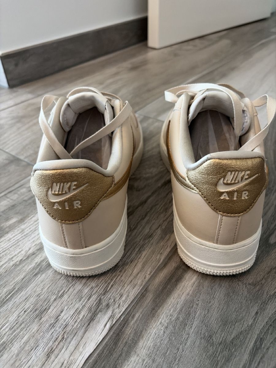 Nike Herrenschuhe: Baskets Nike Air Force 1 Beige Doré taille 43 – Neu (gemäss Beschreibung) aus St-Gingolph von emergency_one 2