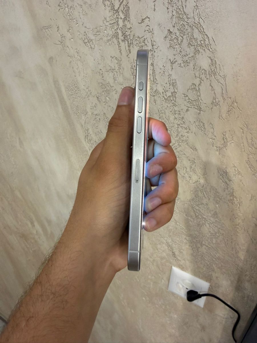 Apple Portables: Iphone 15 pro max 256 gb battery 100%  – Neuf (Voir description) à Chippis par mig_8ns6 8