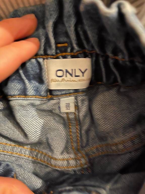 Pantaloni: Only Hose Gr. 29/32 eng Tailliert – Usato da Ostermundigen venduto da eli_ndj2 1