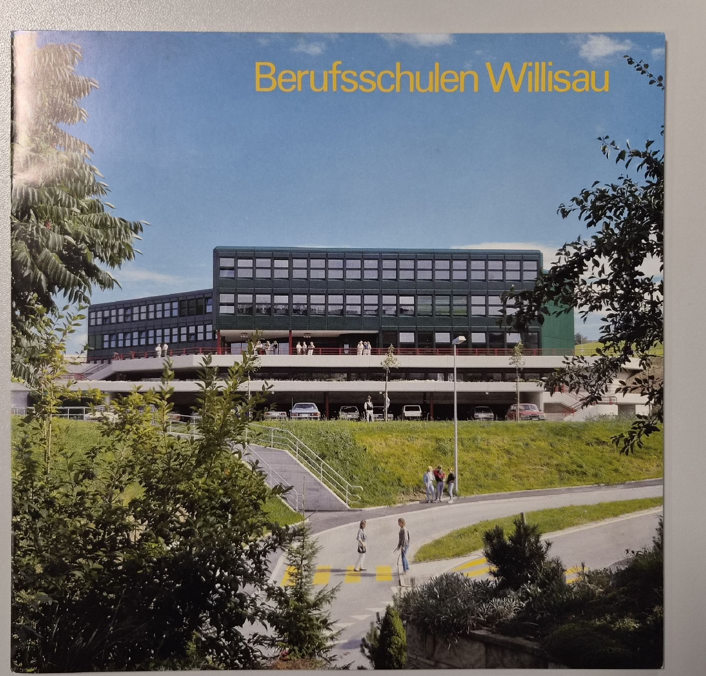 Riviste & Magazine: Broschüre Berufsschulen Willisau Baugeschichte 1985 – Nuovo (secondo la descrizione) da Melchnau venduto da Fishel