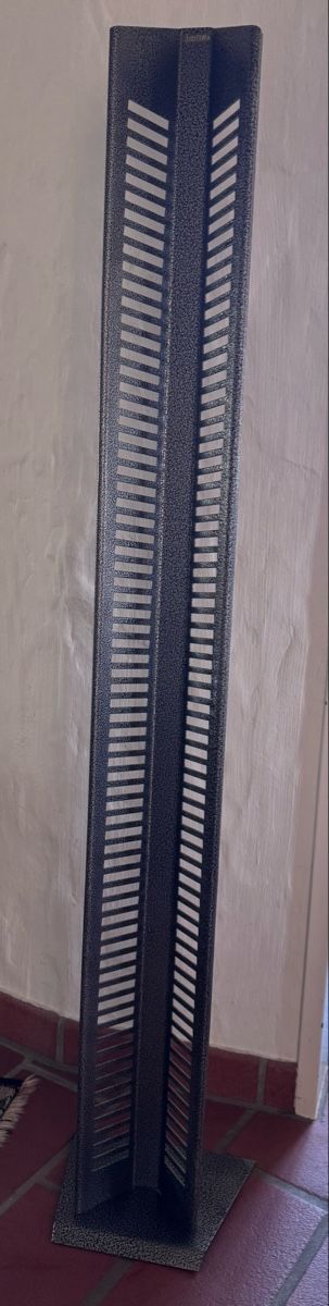 Hama Racks & Cavalletti: CD-Ständer Metall, neuwertig, 150cm hoch! – Usato da Münchenbuchsee venduto da pinacolada03