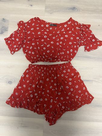 Set aus Shorts und Shirt rot geblümt XS neu