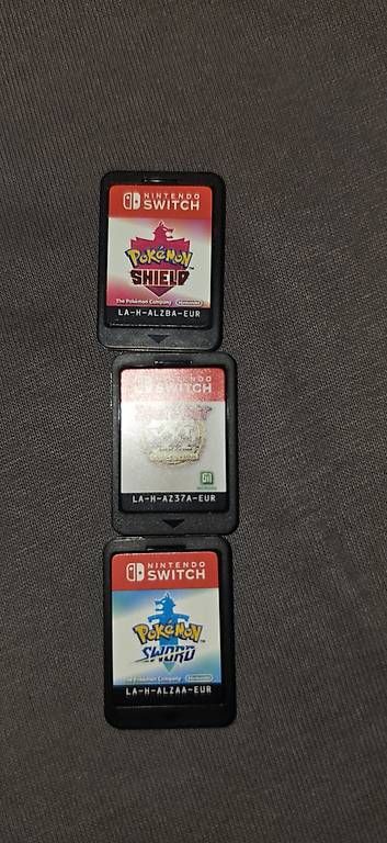 Konsolen: Switch 1 + Dock + Ladekabel + Case +  Spiele – Gebraucht aus Ostermundigen von Quor-Gallek 3