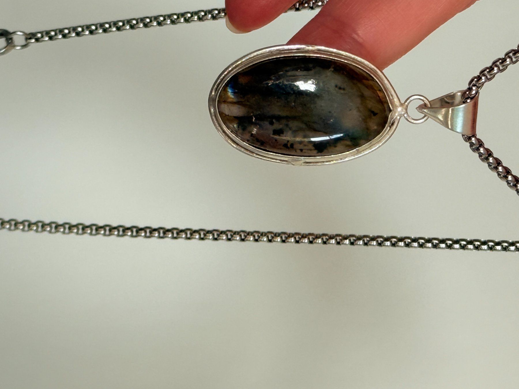 Catenine: Collier Labradorite Élégance discrète, neuf. – Nuovo e nell'imballaggio originale da Genève venduto da AGBERG 4