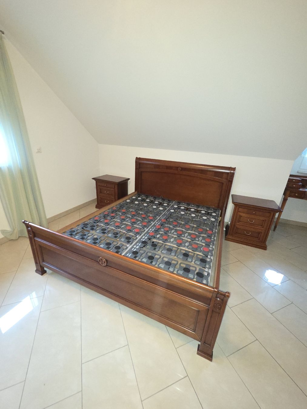 Letti: Schlafzimmer mit Kommode und 2 Nachttischen – Usato da Dornach venduto da __SARAH__